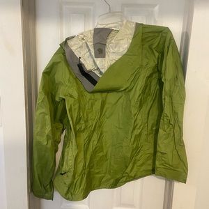 Mountain hardwear rain jacket
